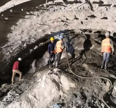 五华拱顶带模注浆料的施工流程及注意事项